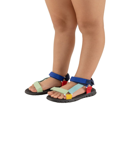 Sandalias en bloques de color para bebé niño